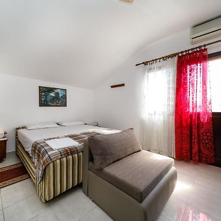 Appartamento Marie i Nikola Krk Town Esterno foto