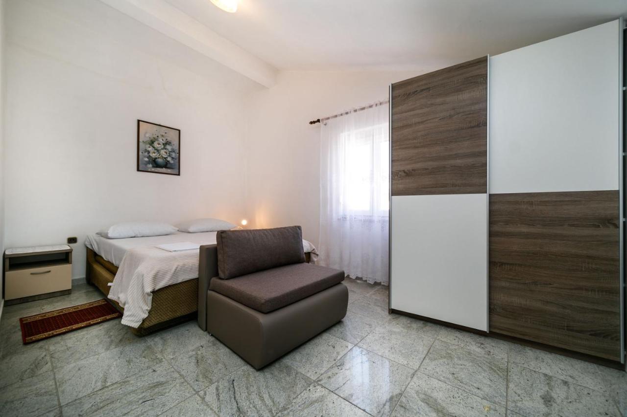 Appartamento Marie i Nikola Krk Town Esterno foto